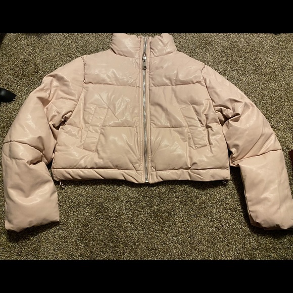 Forever 21 Jackets & Blazers - NWOT Forever 21 Cropped Puffer Jacket